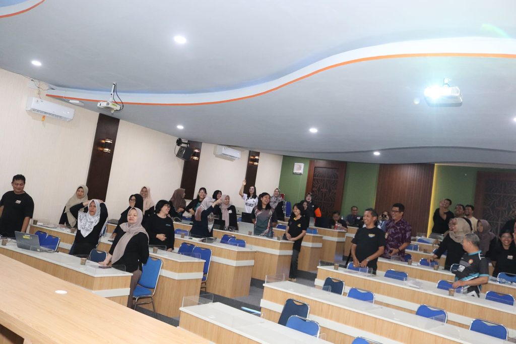 Seminar Guru “Mendengar dengan Hati” di Ambarawa